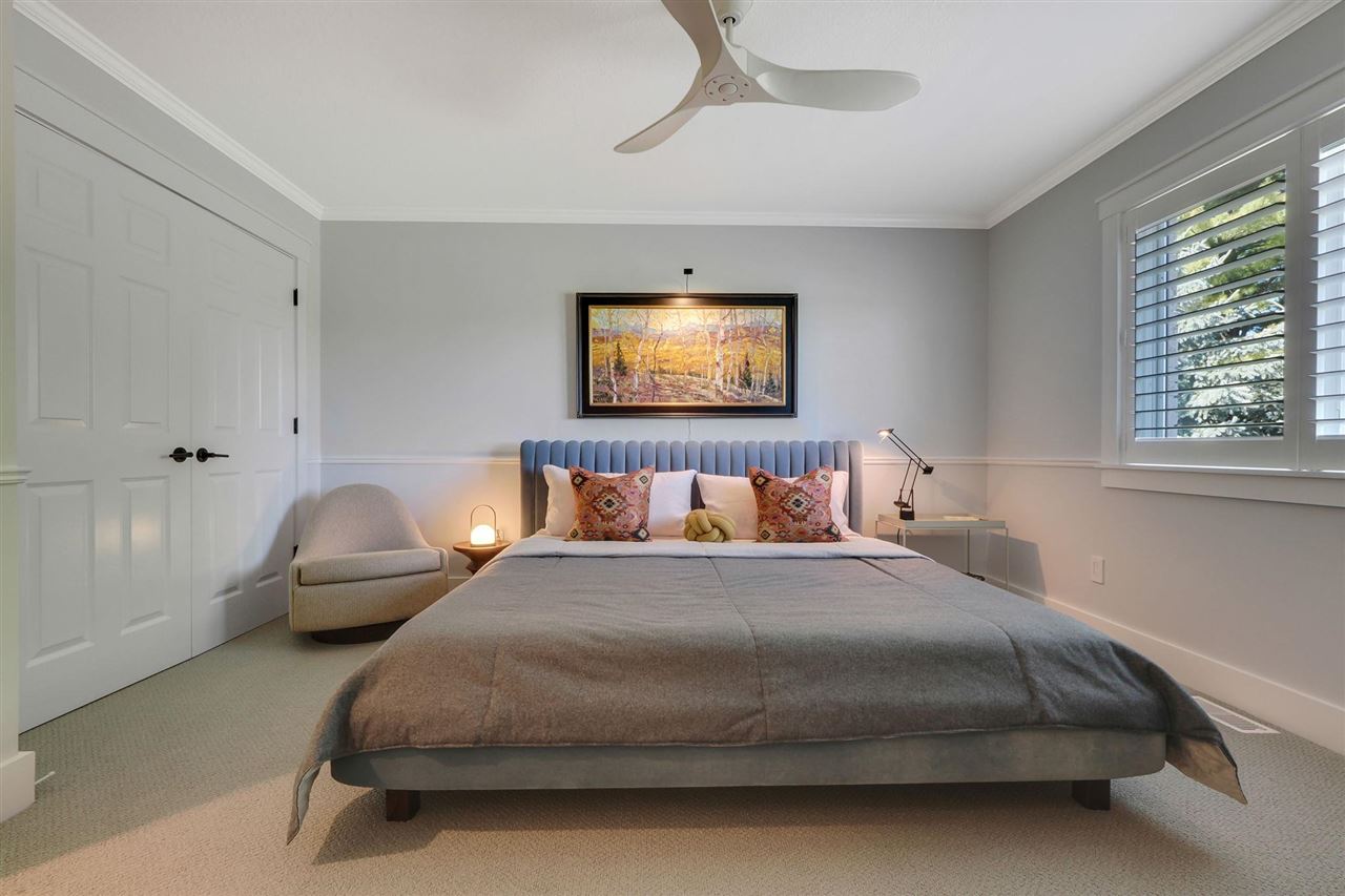 11849 N Stonebridge Drive