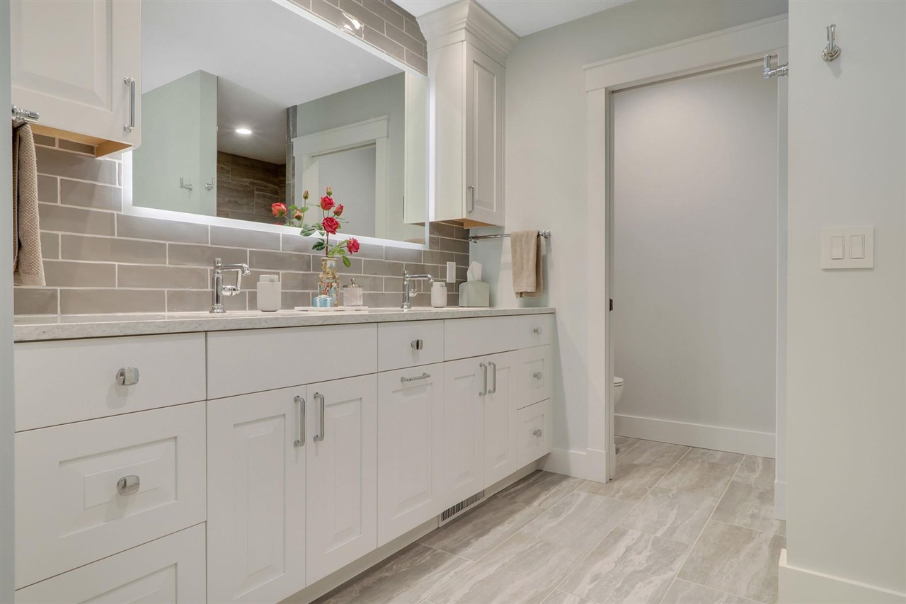 11849 N Stonebridge Drive