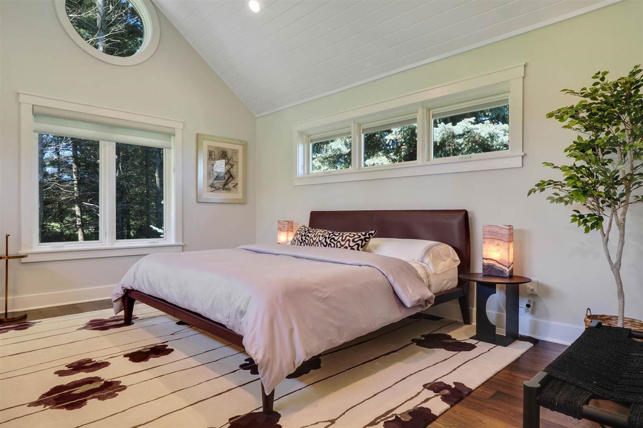 11849 N Stonebridge Drive