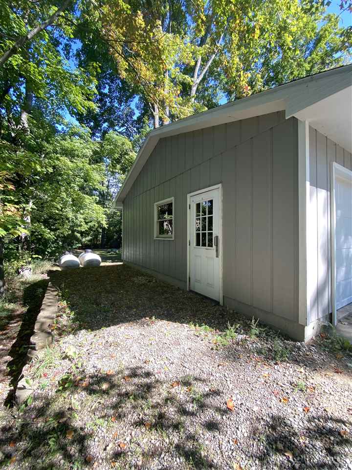 8729 Pickerel Lake Rd.