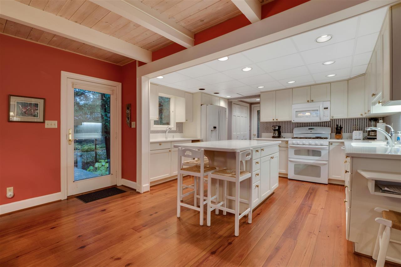 7100 Meadowoods Lane