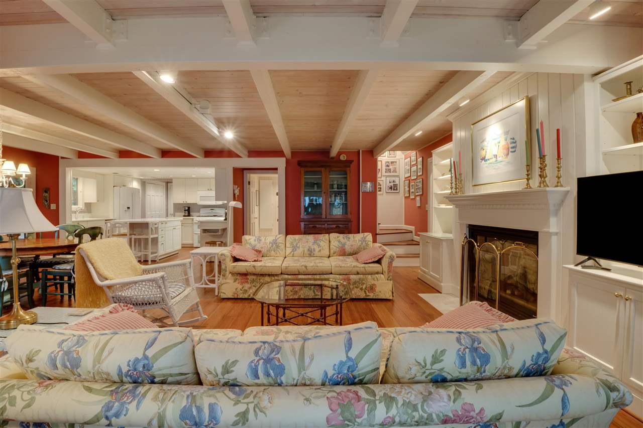 7100 Meadowoods Lane