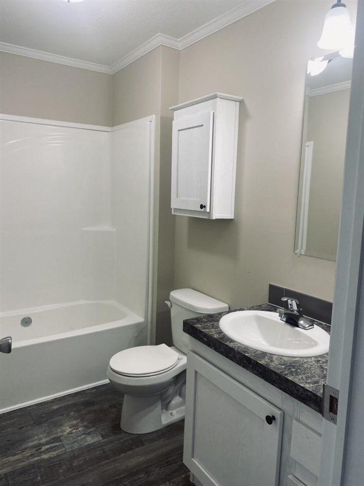3956 Leslie Lane