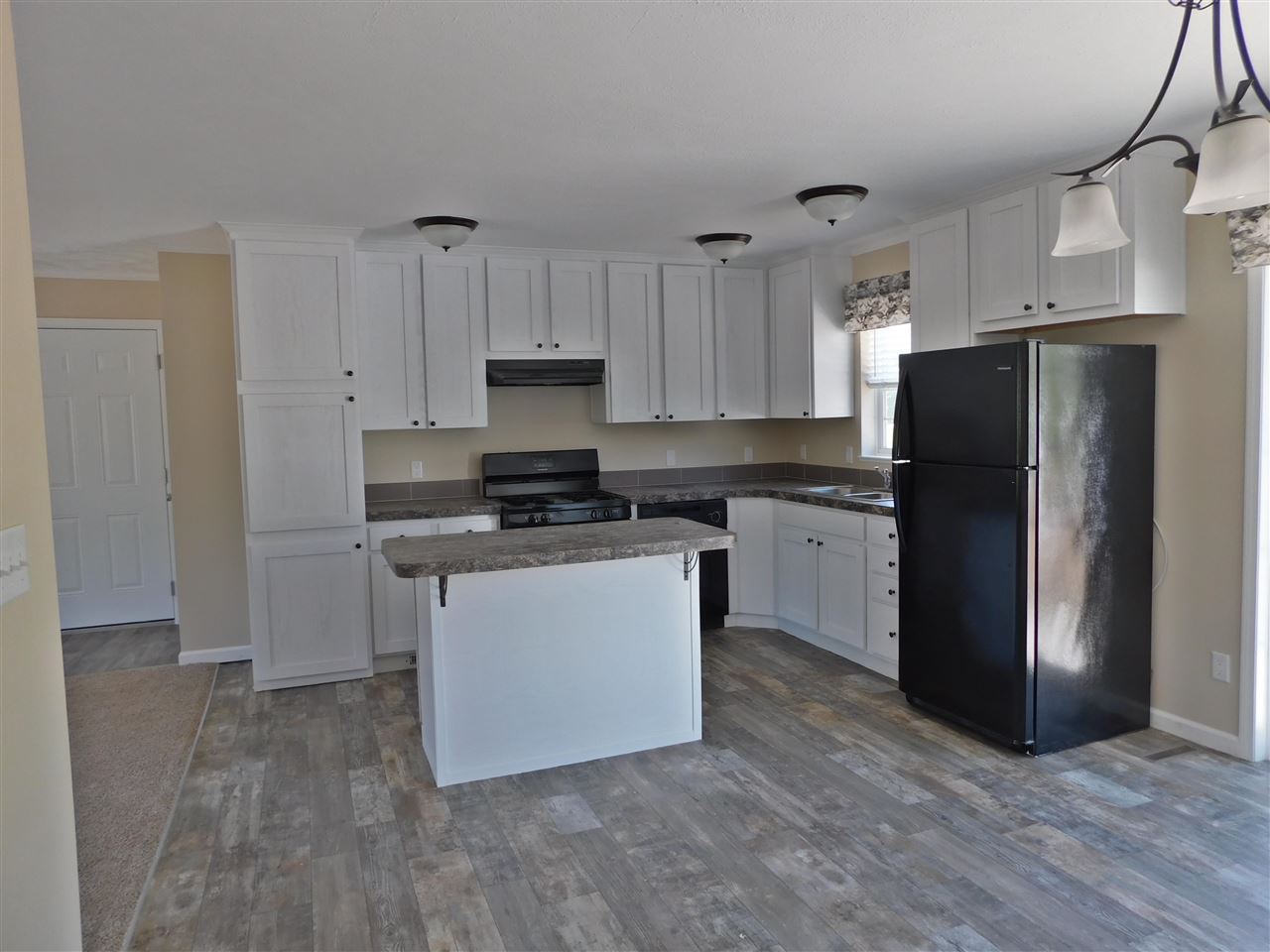 3956 Leslie Lane