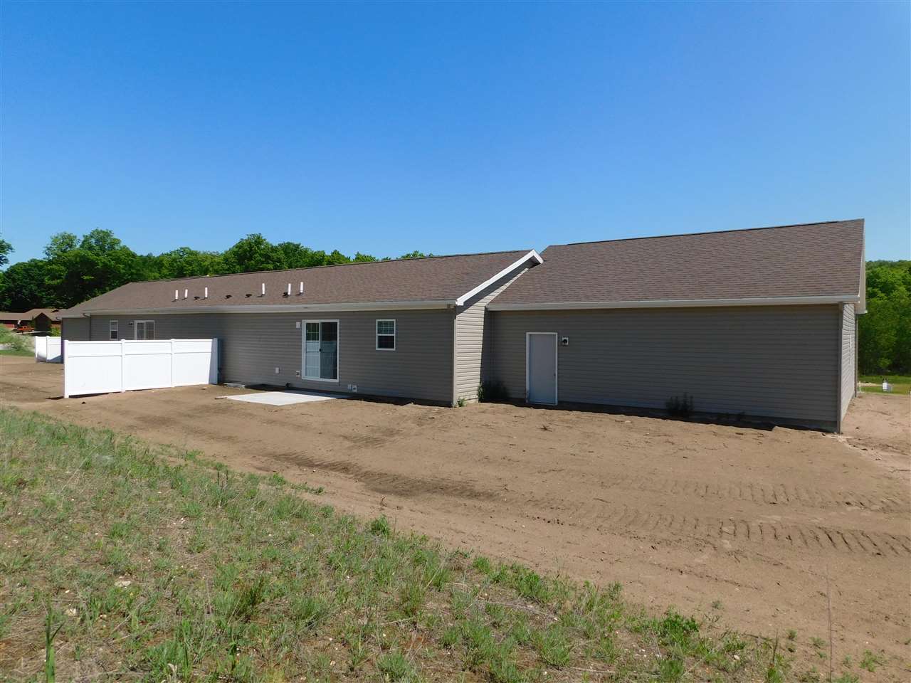 3956 Leslie Lane
