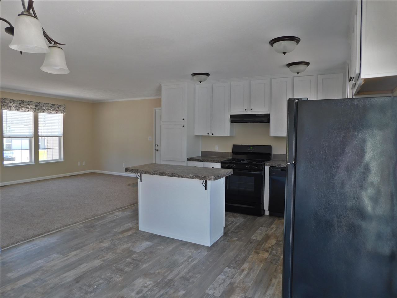 3956 Leslie Lane