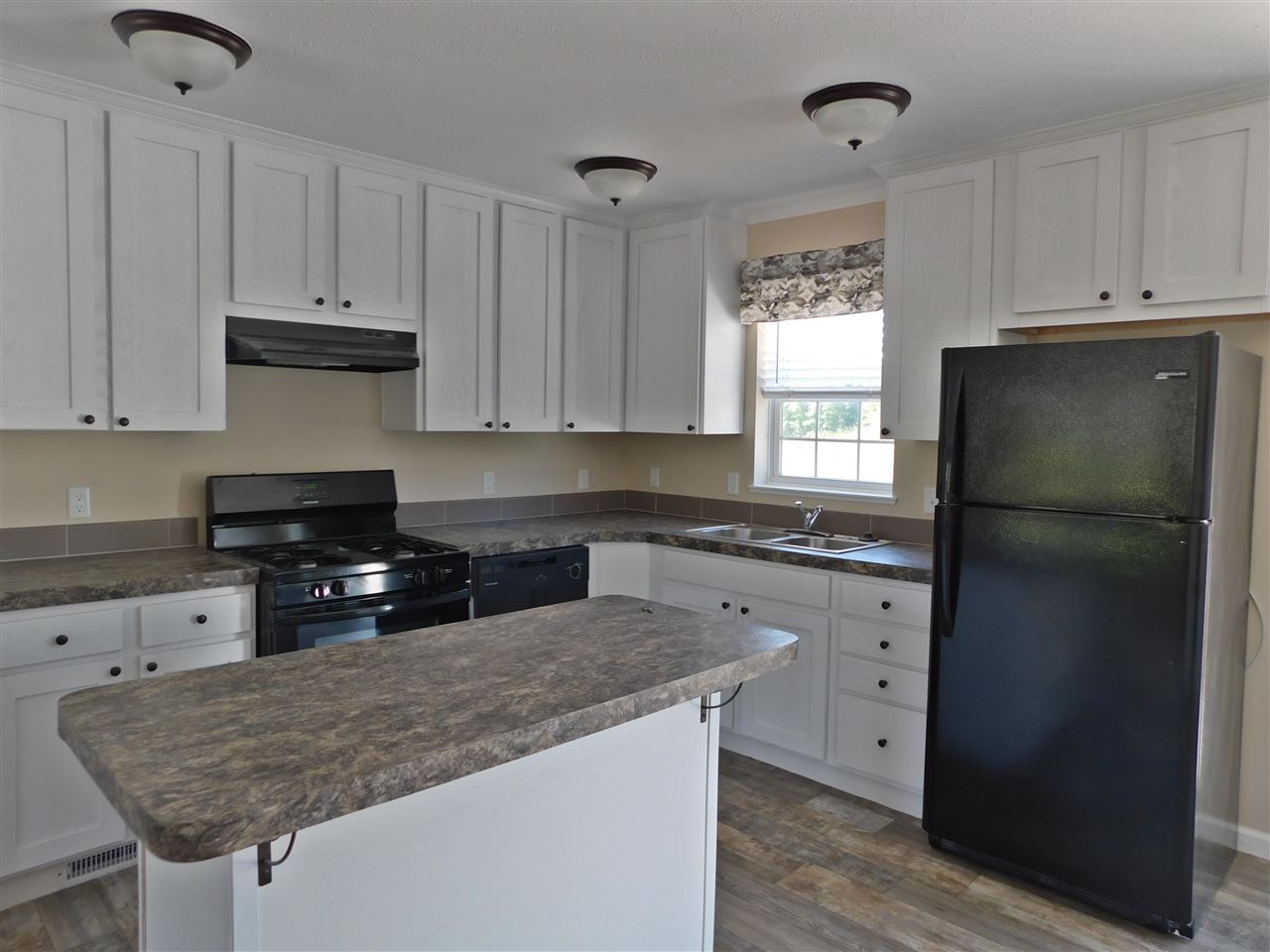 3956 Leslie Lane