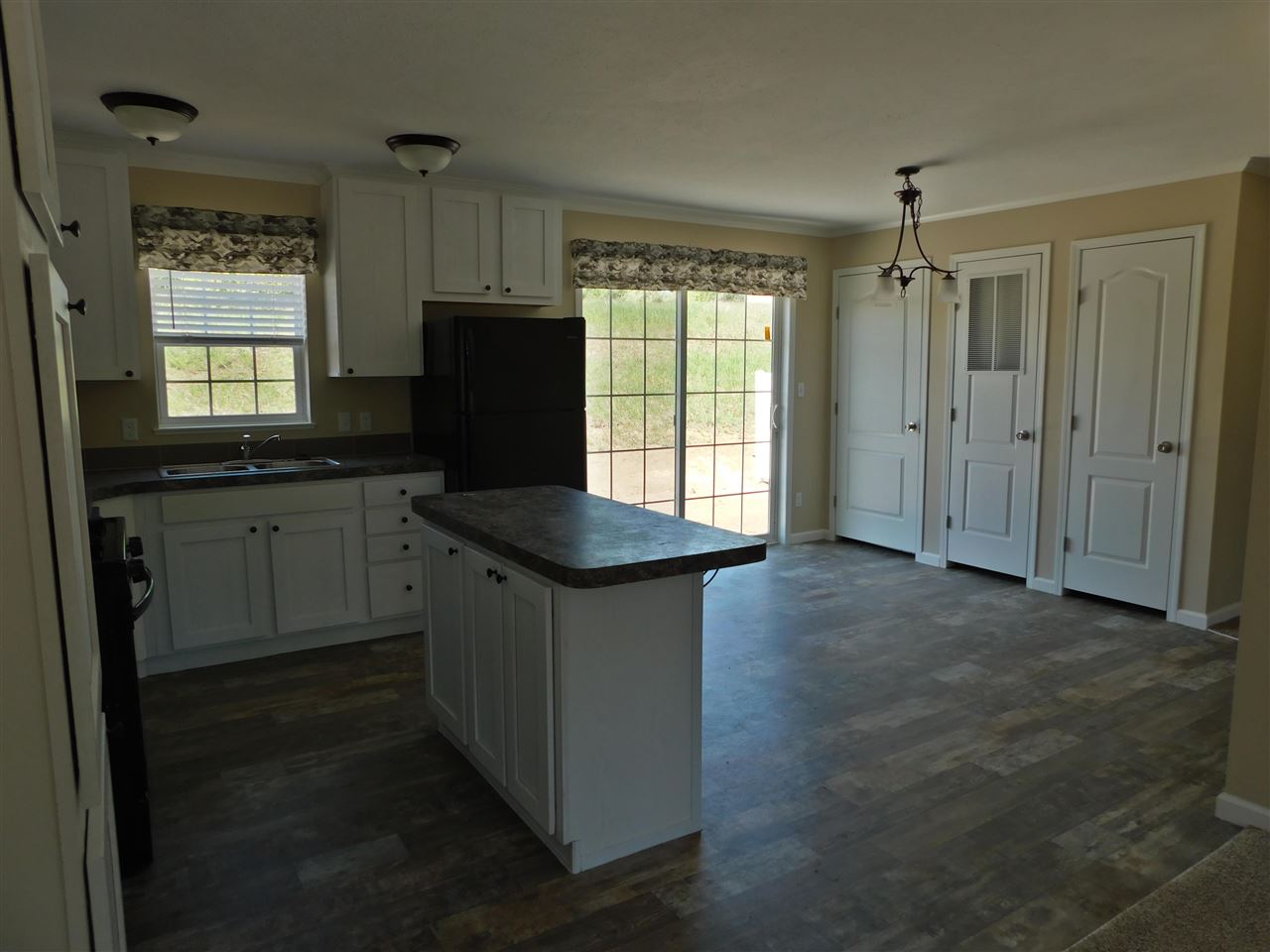 3956 Leslie Lane