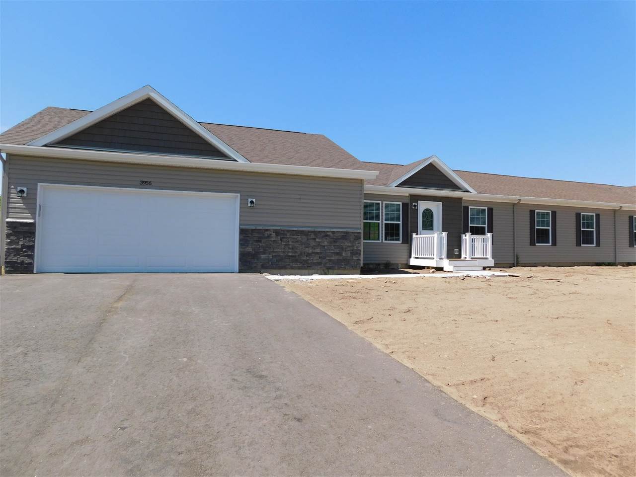 3956 Leslie Lane
