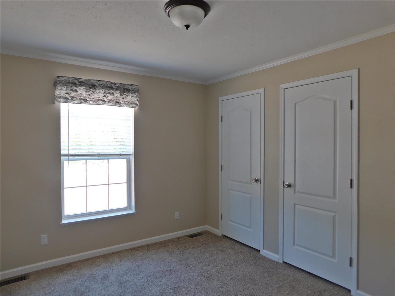 3956 Leslie Lane