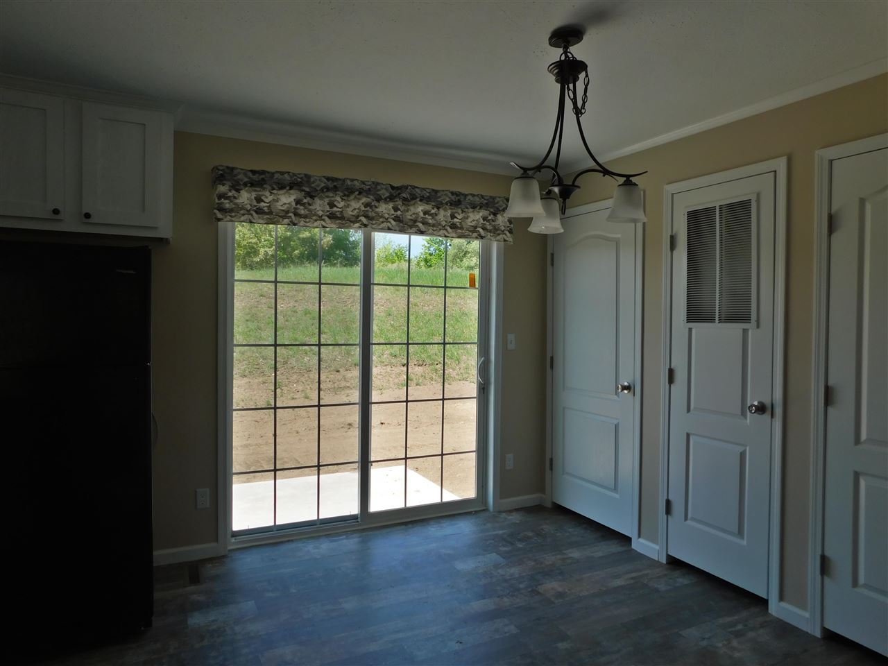 3956 Leslie Lane