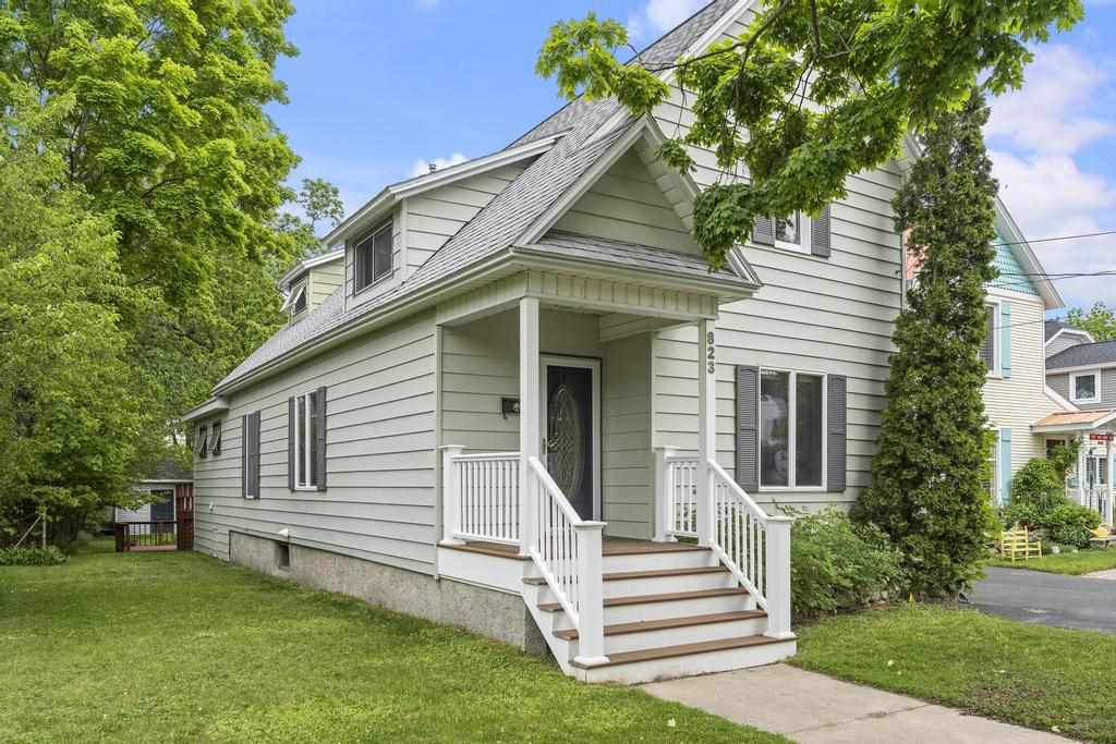 823 Michigan Street
