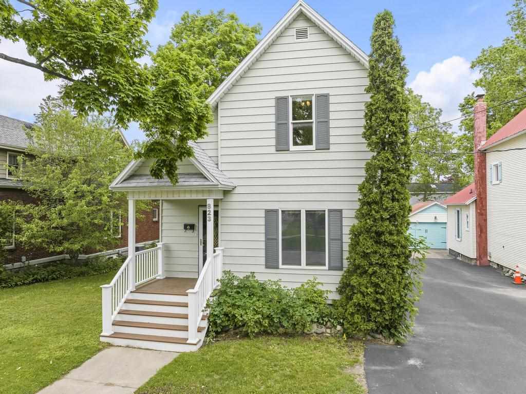 823 Michigan Street