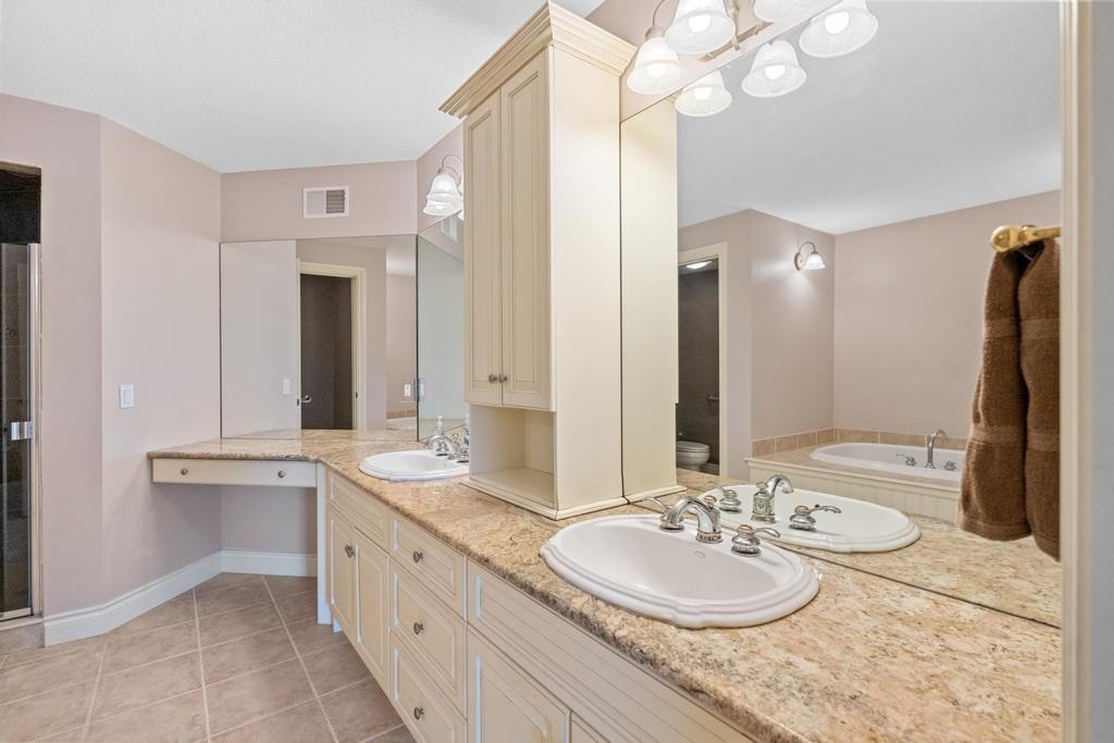 810 Maple Leaf Lane Unit: 10