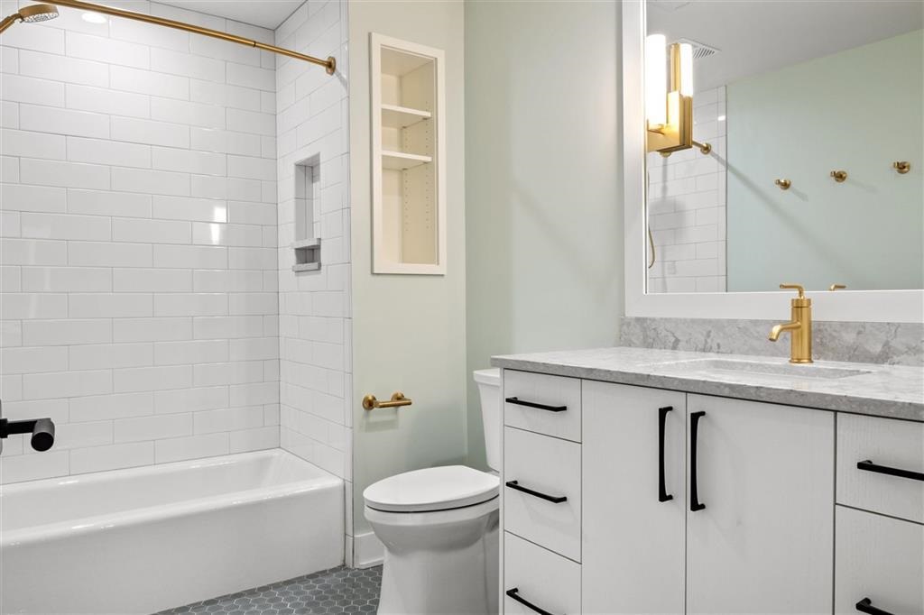 04036 N M-75 Highway Unit: 13