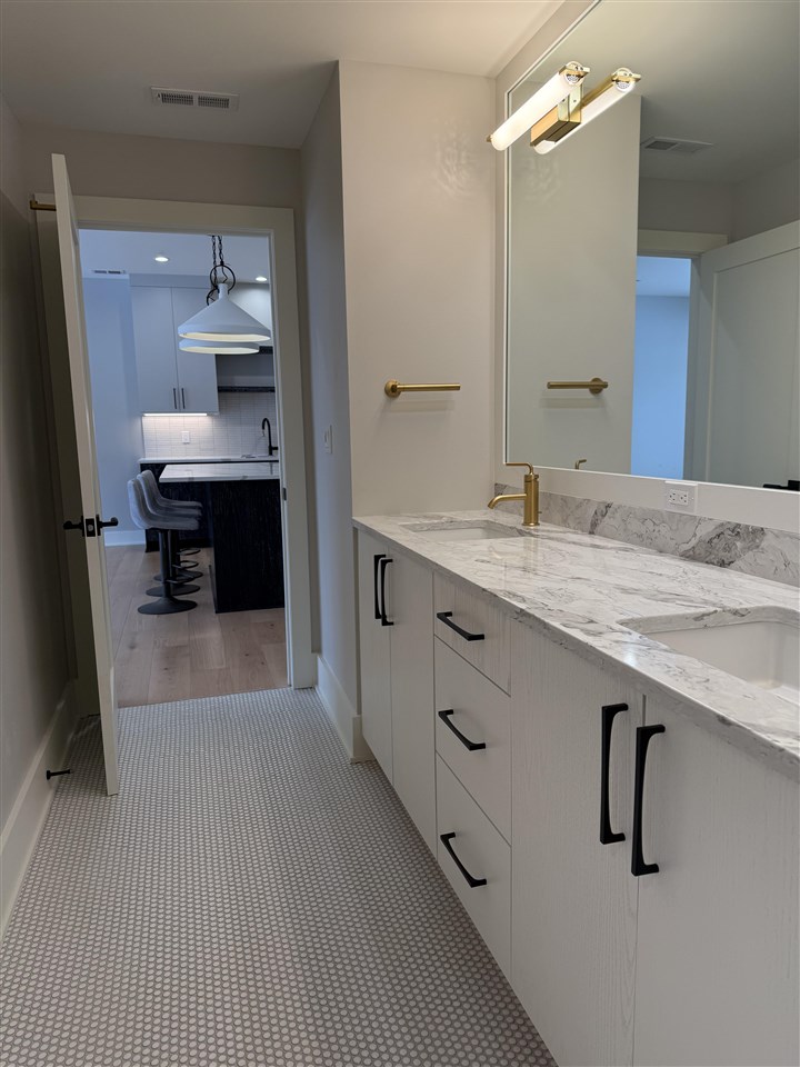 4041 Renwick Lane Unit: 5