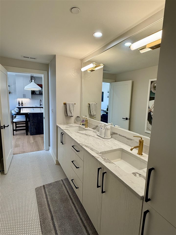 4041 Renwick Lane Unit: 13