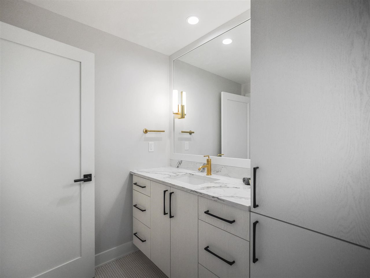 4041 Renwick Lane Unit: 15