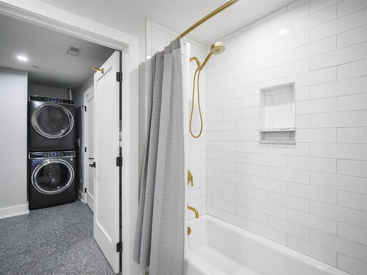 4041 Renwick Lane Unit: 15