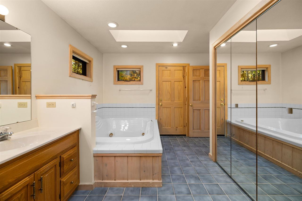 818 Whitfield View