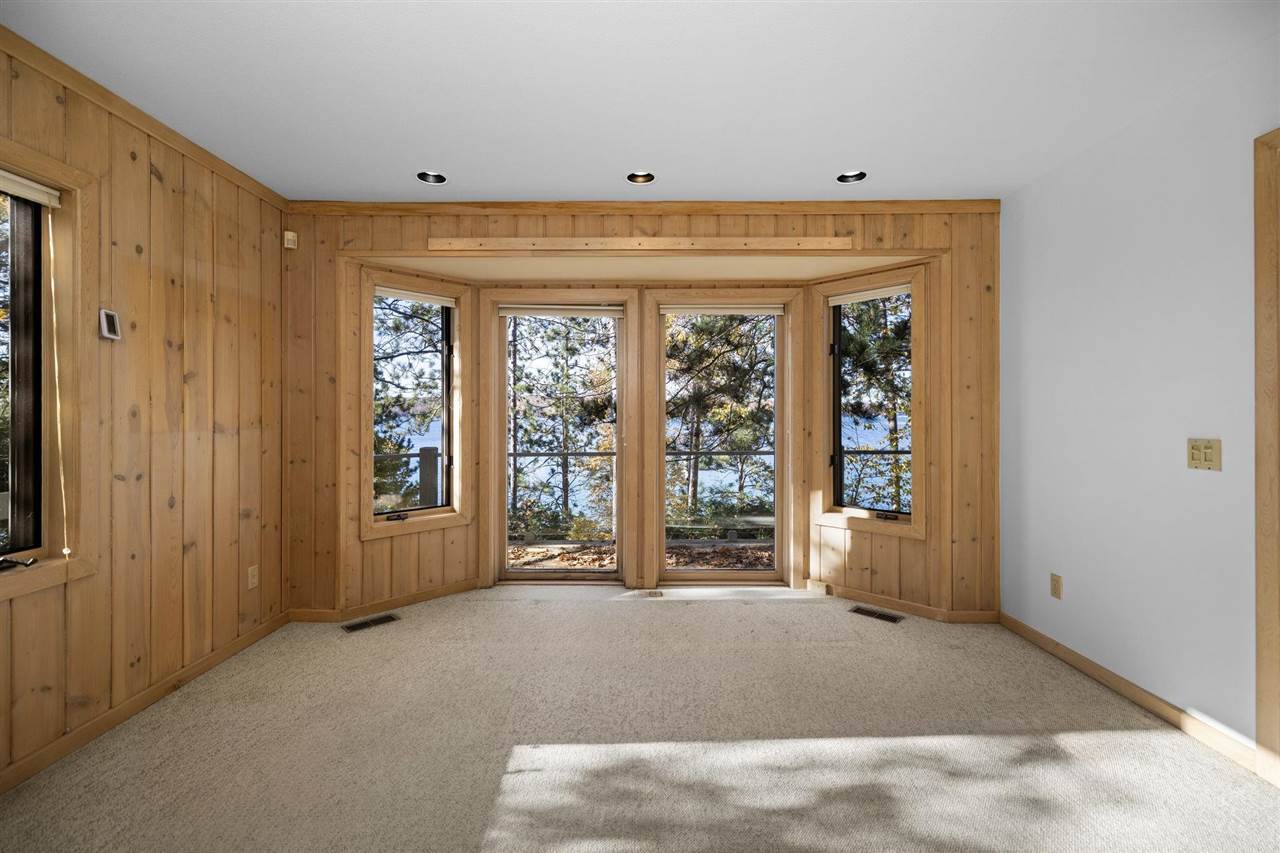 818 Whitfield View