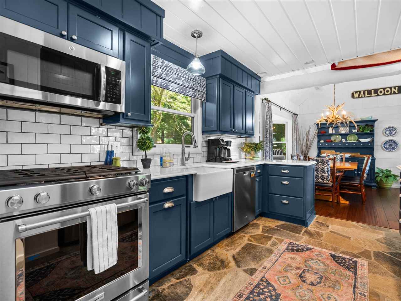 2286 Eagle Island Road