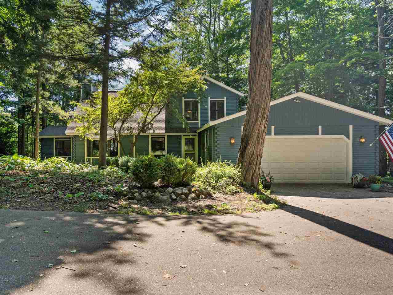 2286 Eagle Island Road