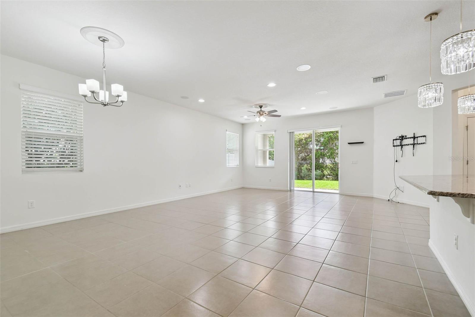 12072 LAKE BLVD