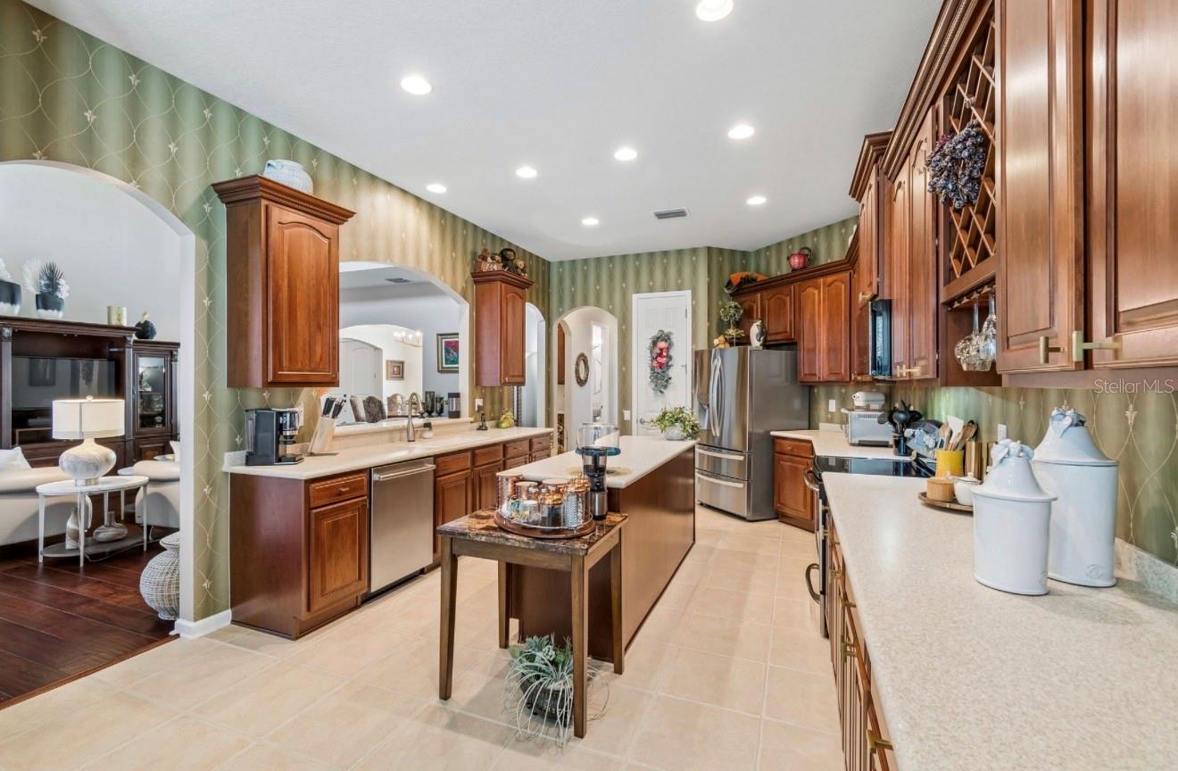 13800 CREST LAKE DR