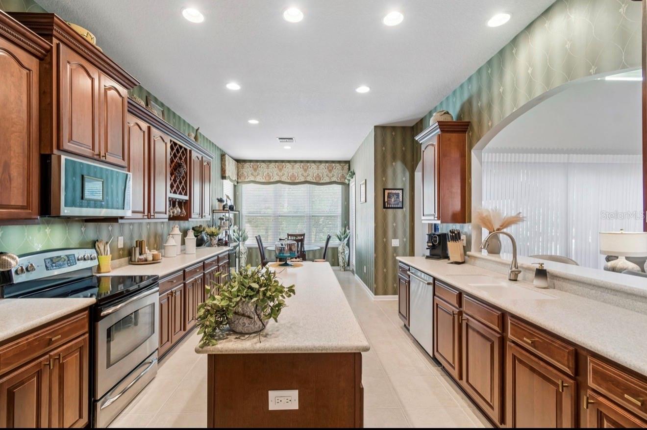 13800 CREST LAKE DR