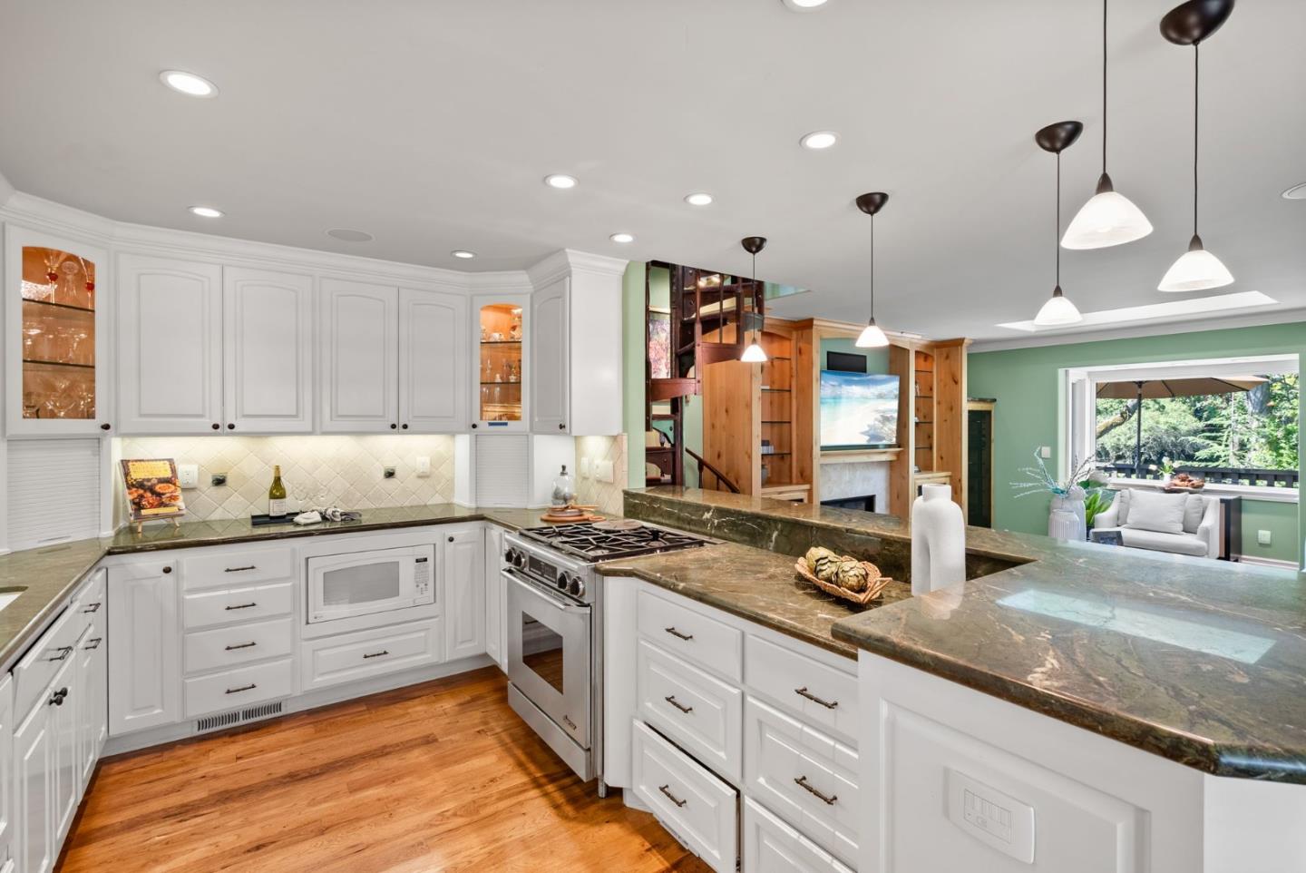 1 Bayview Avenue 9
