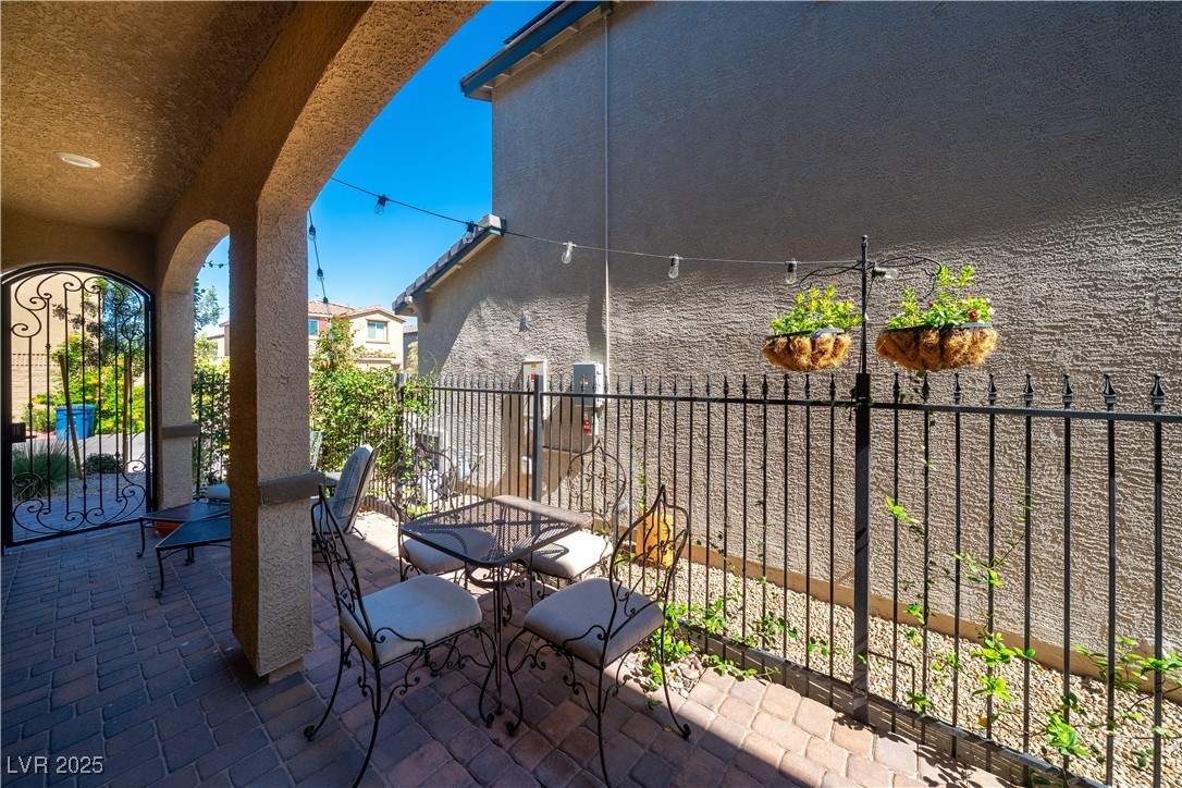 10983 Cambridge Lakes Avenue