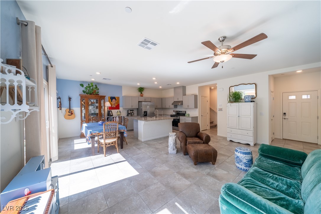 10983 Cambridge Lakes Avenue