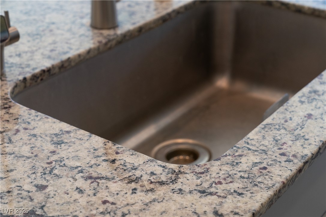 10983 Cambridge Lakes Avenue