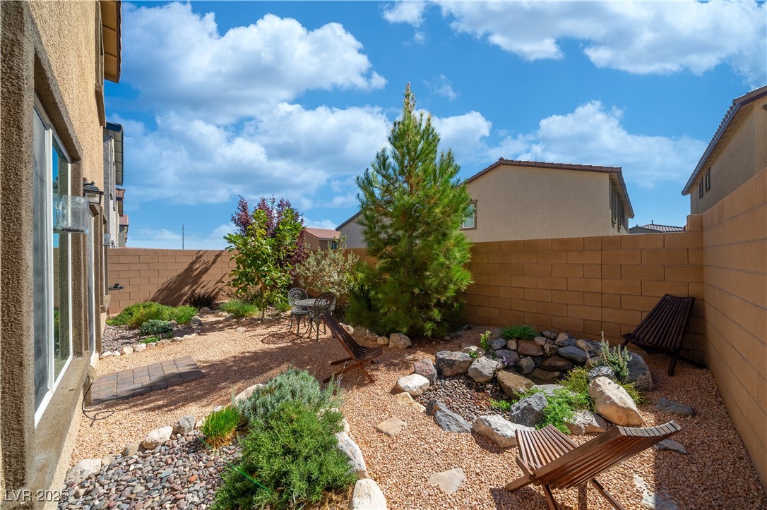 10983 Cambridge Lakes Avenue