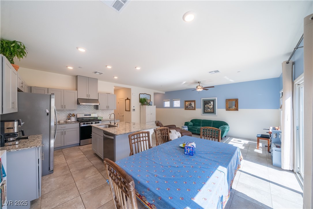 10983 Cambridge Lakes Avenue