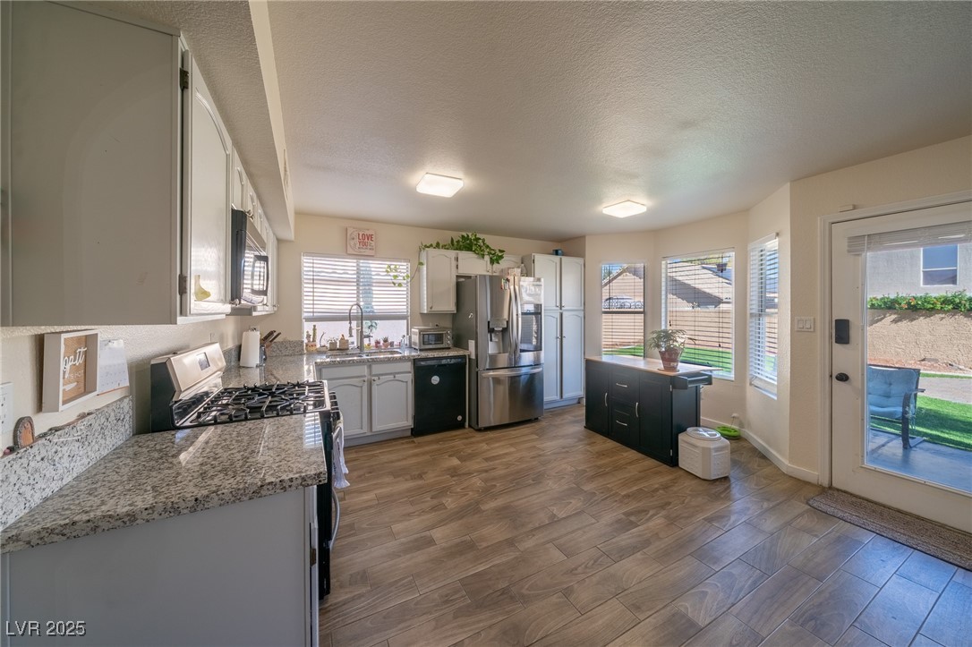 5620 Desert Creek Way