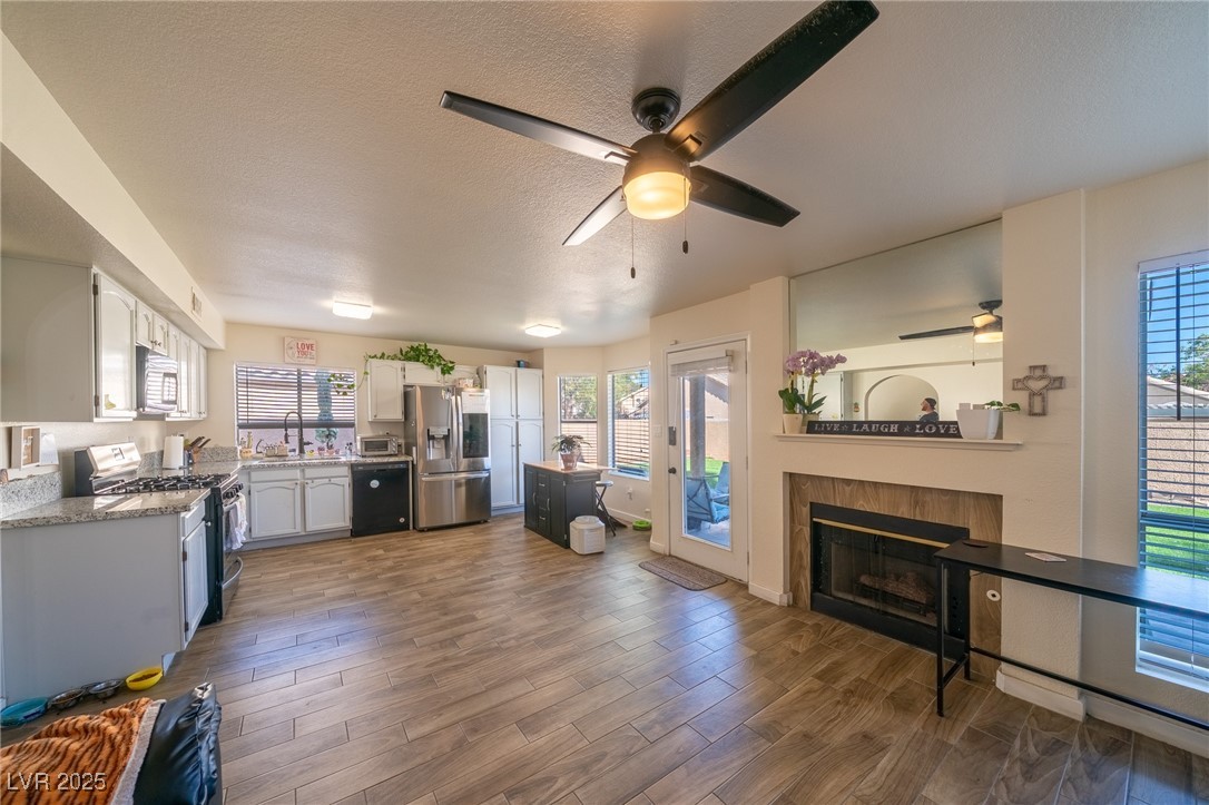 5620 Desert Creek Way