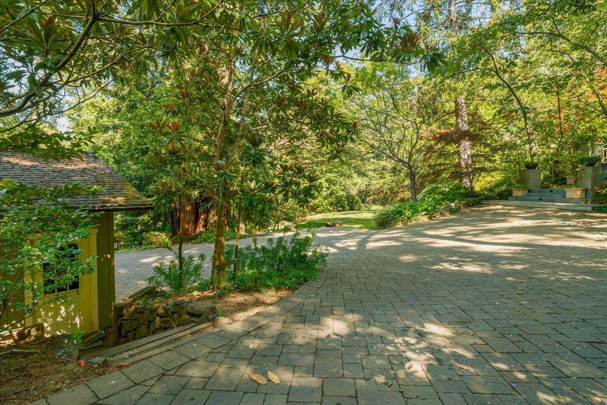 1077 Portola RD