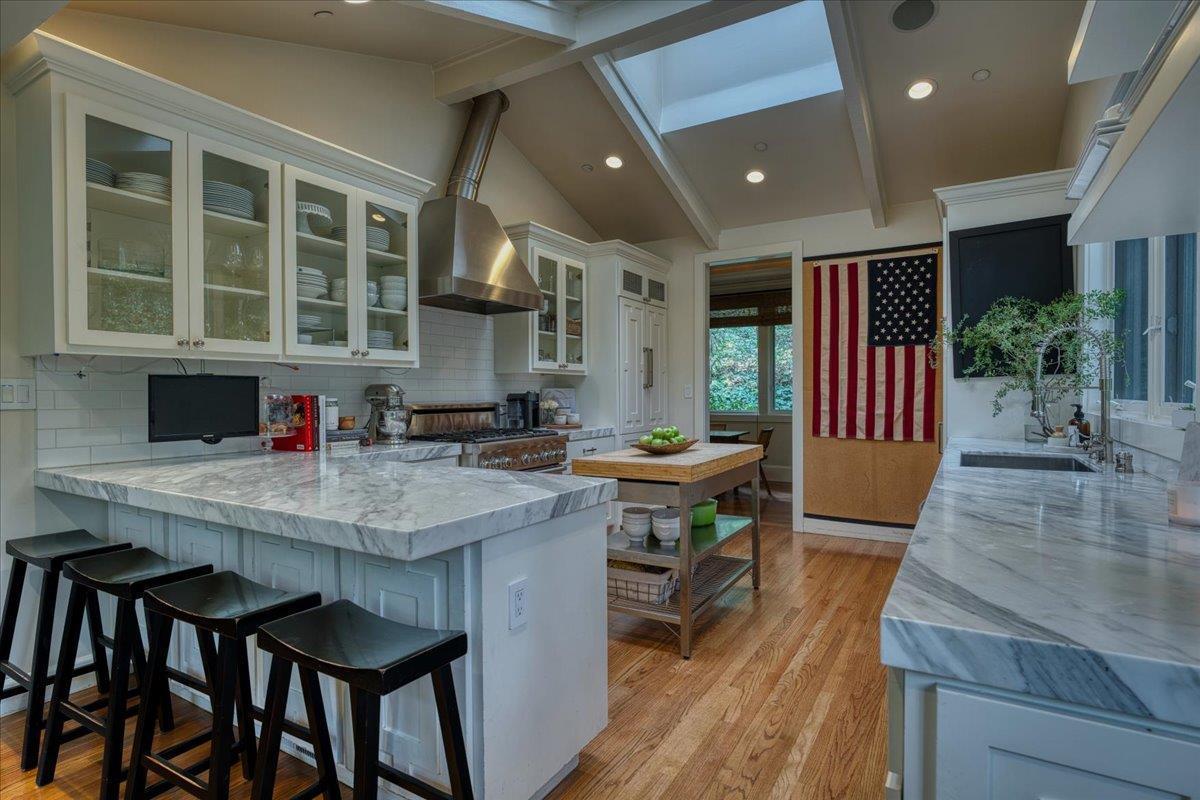 1077 Portola RD