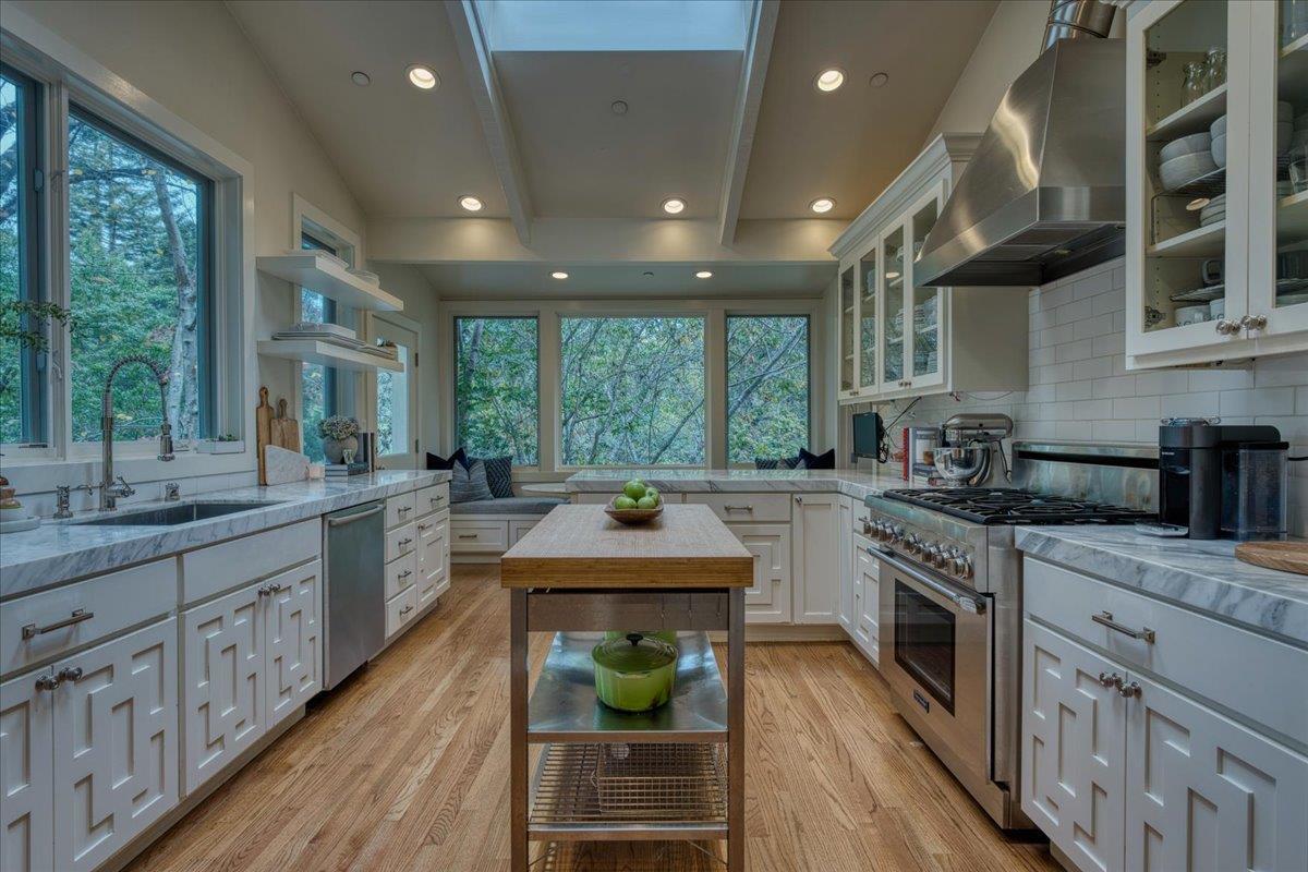 1077 Portola RD