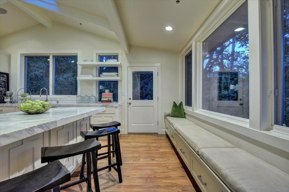 1077 Portola RD