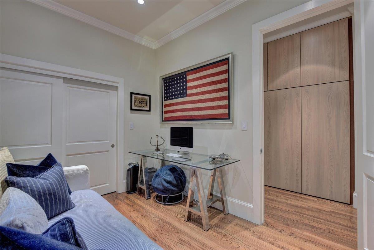 1077 Portola RD