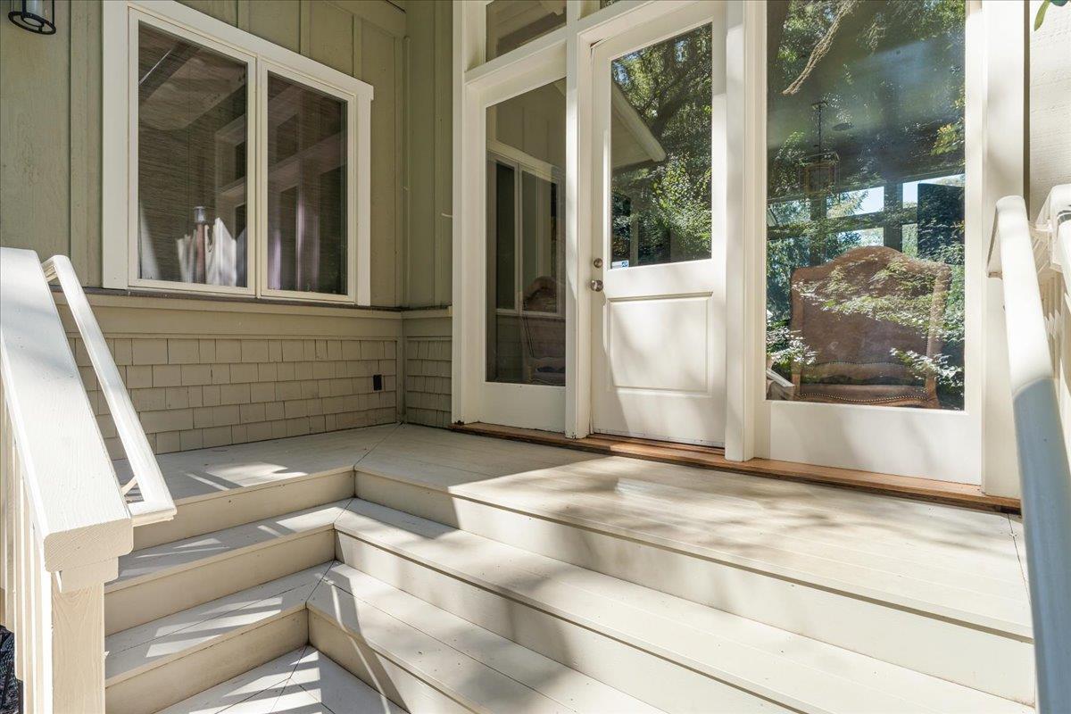 1077 Portola RD