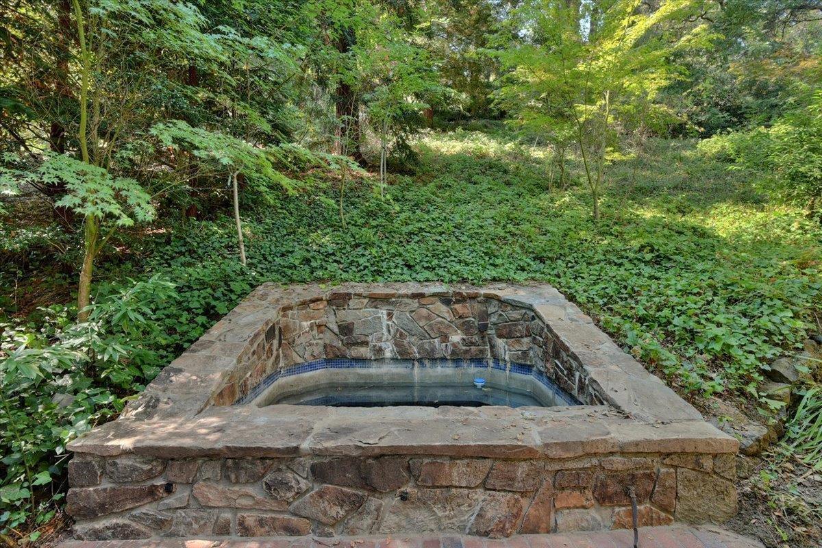 1077 Portola RD