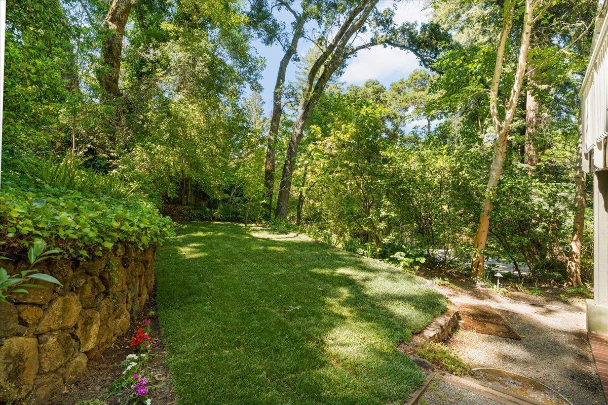 1077 Portola RD