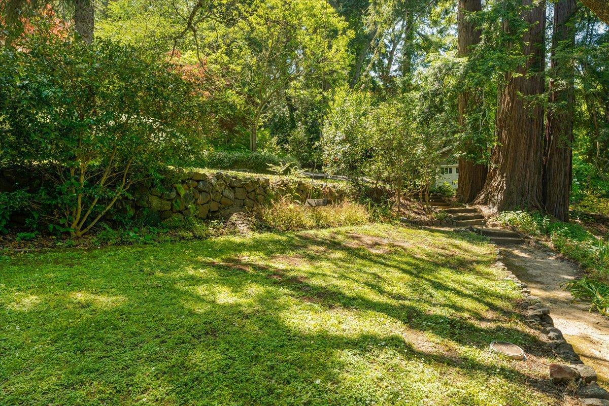 1077 Portola RD