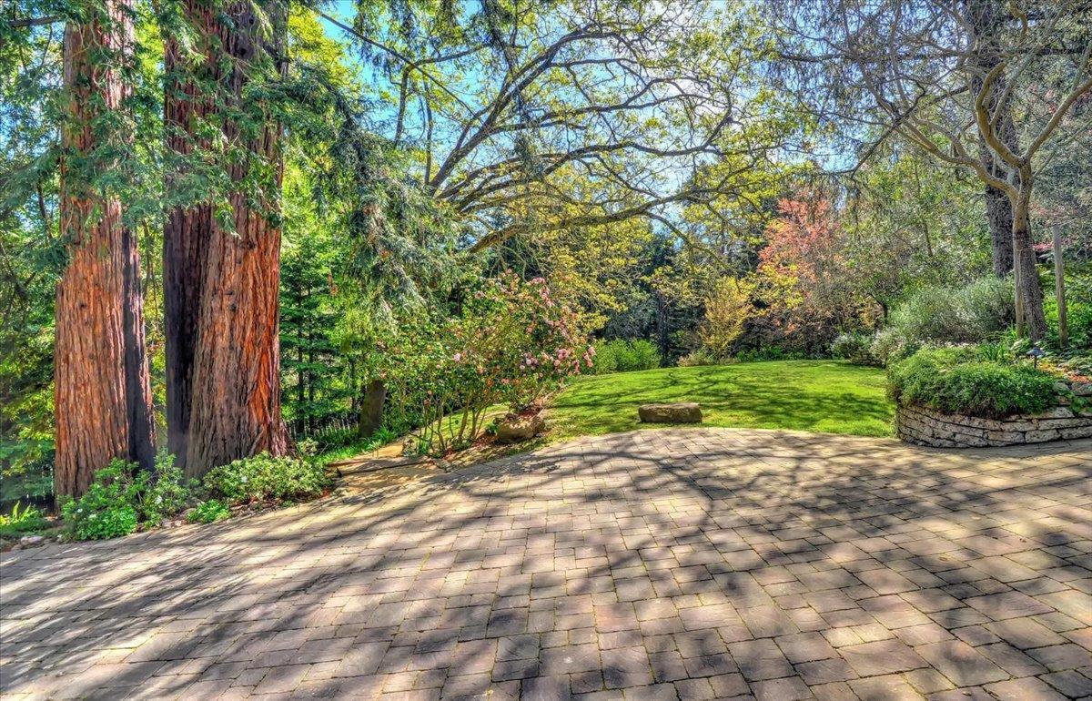 1077 Portola RD