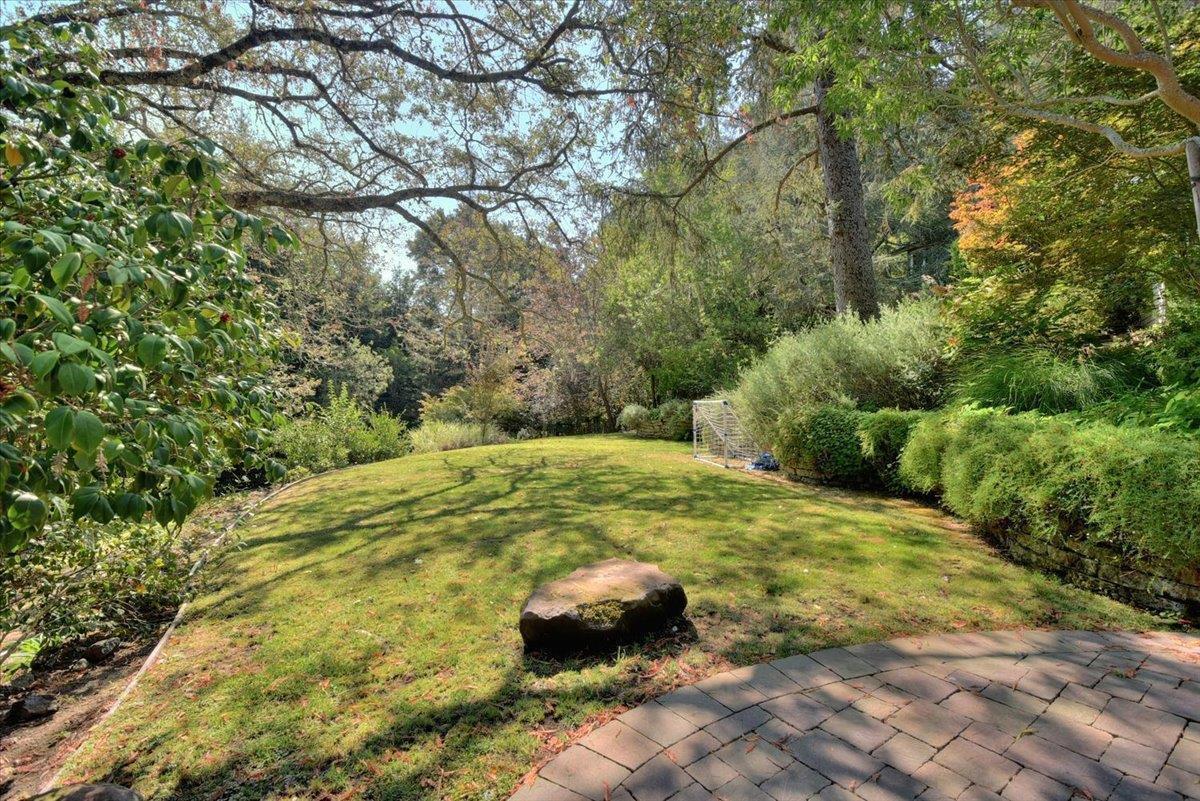 1077 Portola RD