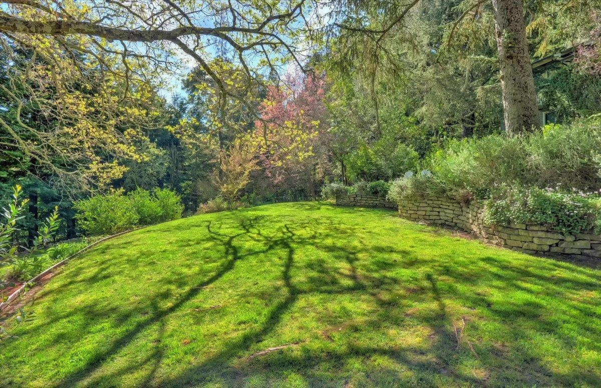1077 Portola RD